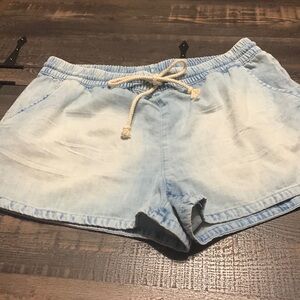 NWT AERIE BY AMERICAN EAGLE DENIM JEAN SHORTS MEDIUM
